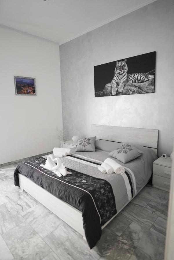 Central Luxury Apartment คาตาเนีย ภายนอก รูปภาพ
